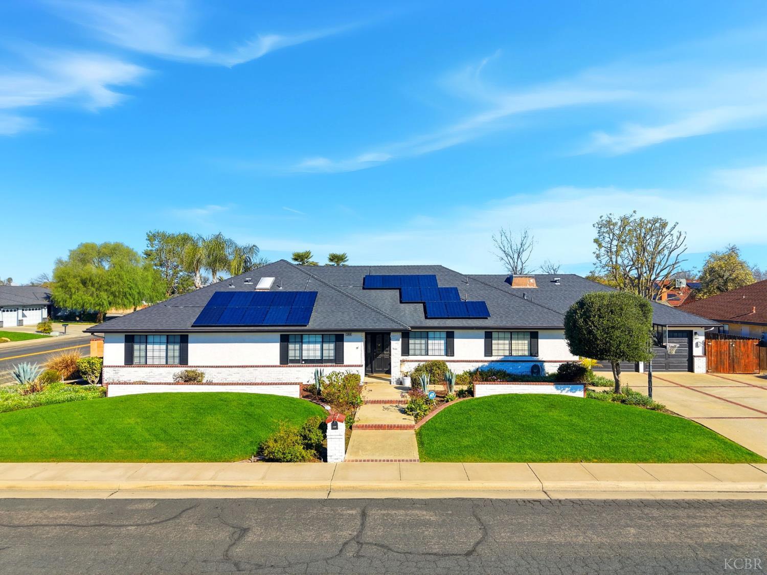 388 Timberline Ct, Hanford, CA 93230