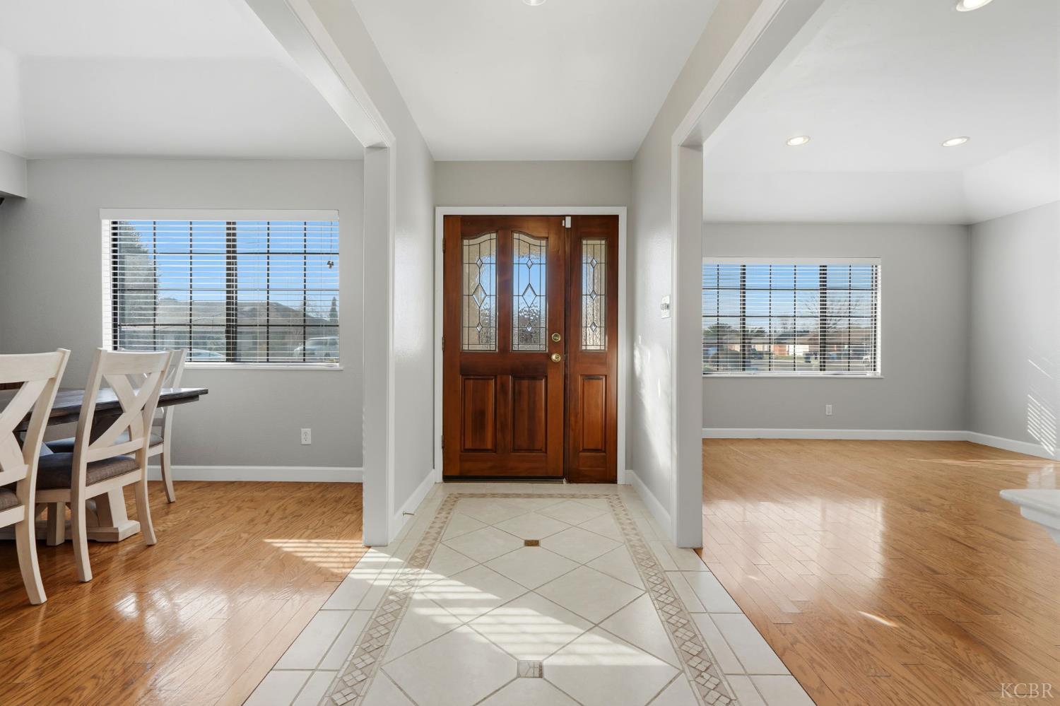 388 Timberline Ct, Hanford, CA 93230