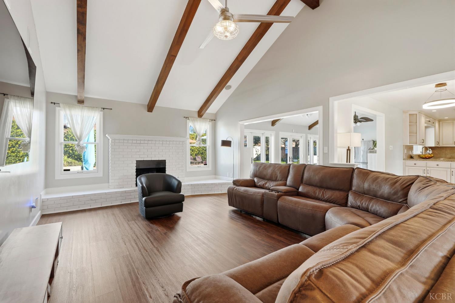 388 Timberline Ct, Hanford, CA 93230