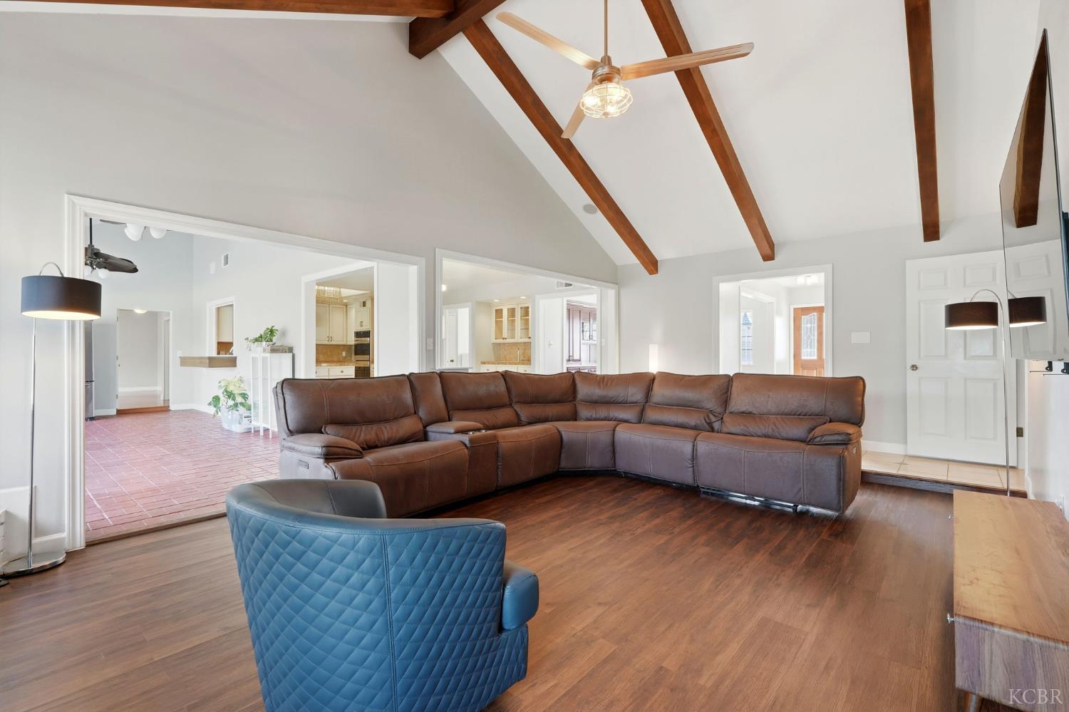 388 Timberline Ct, Hanford, CA 93230