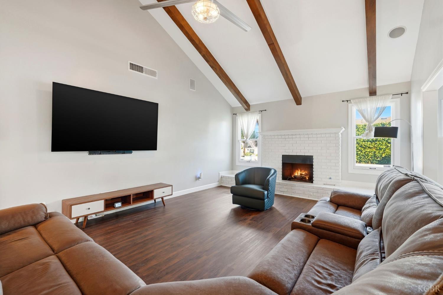 388 Timberline Ct, Hanford, CA 93230