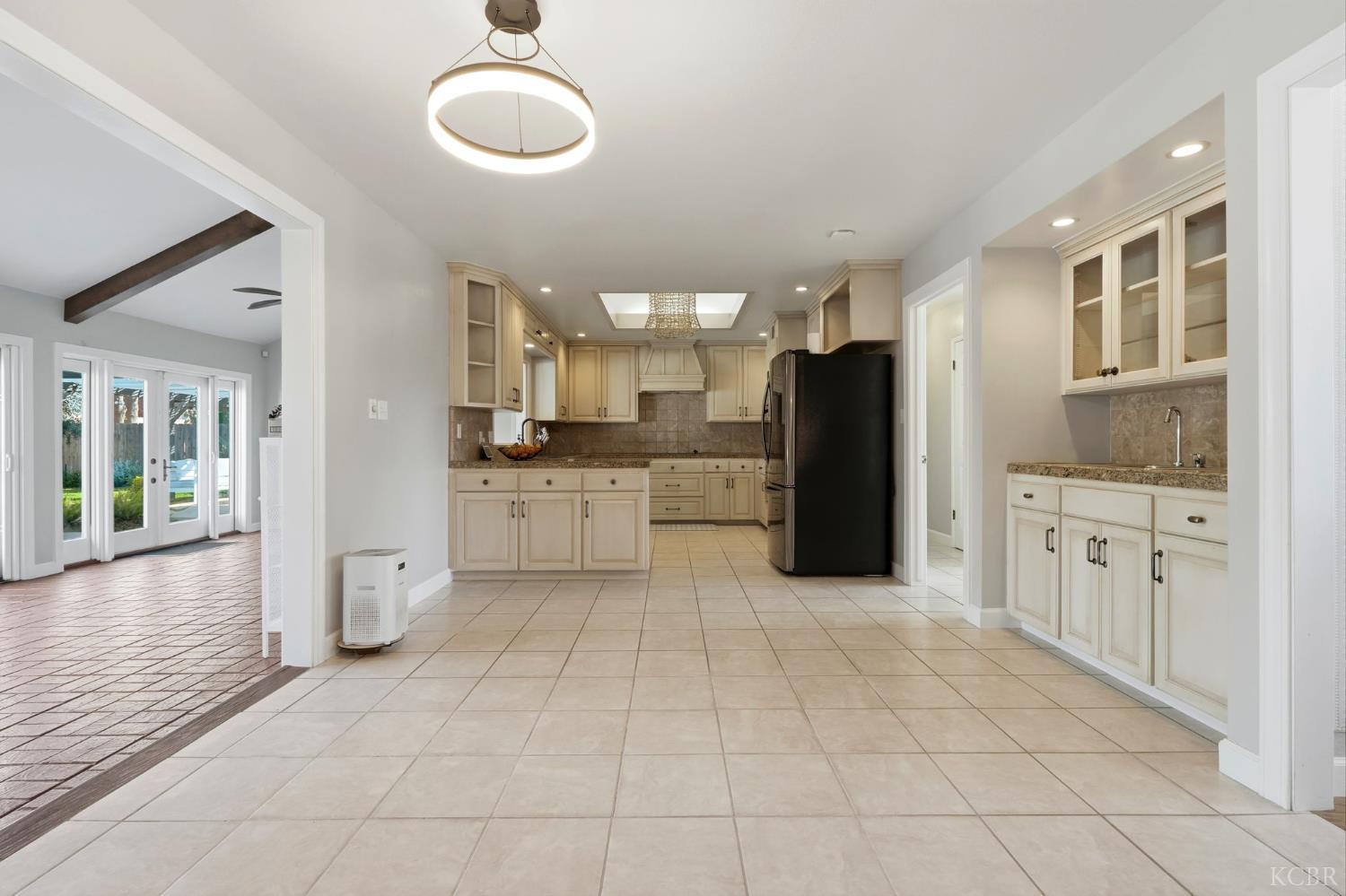 388 Timberline Ct, Hanford, CA 93230