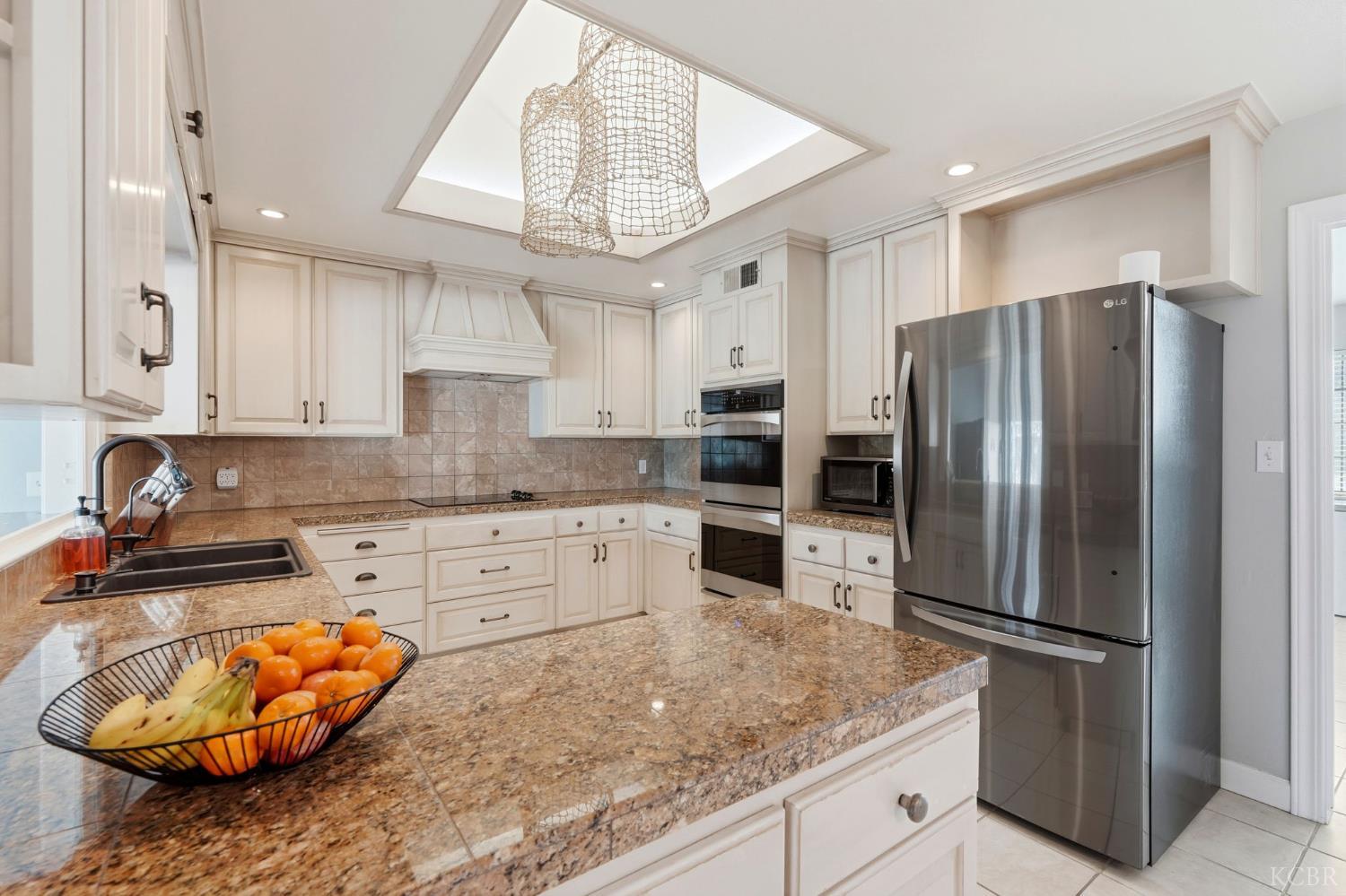 388 Timberline Ct, Hanford, CA 93230