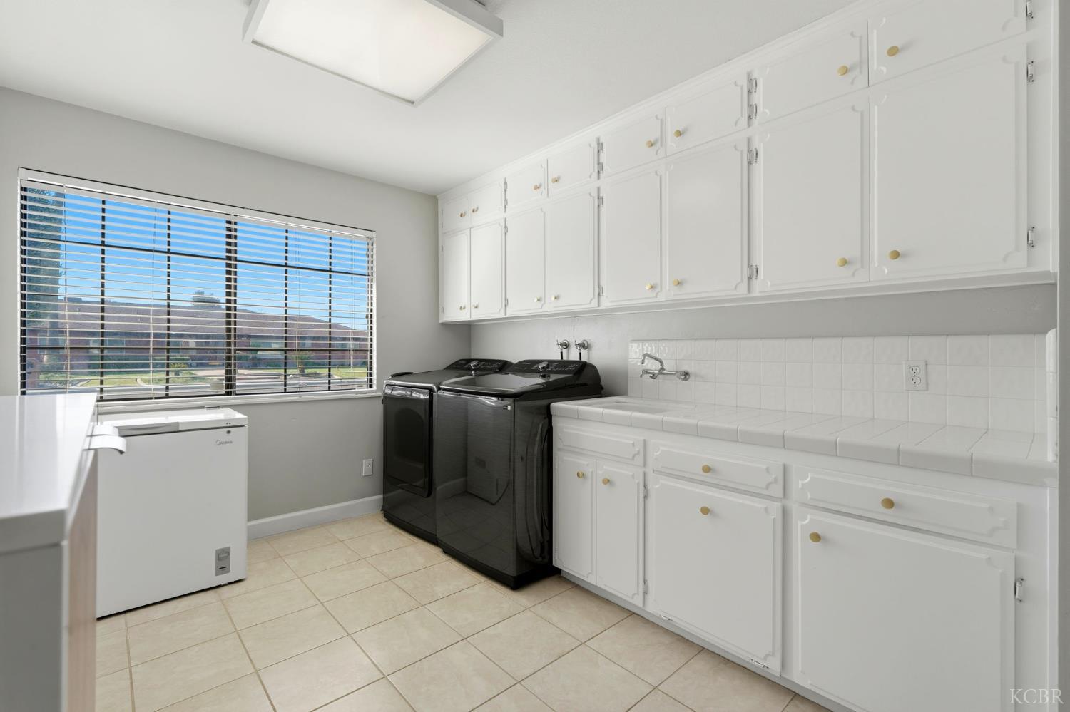 388 Timberline Ct, Hanford, CA 93230