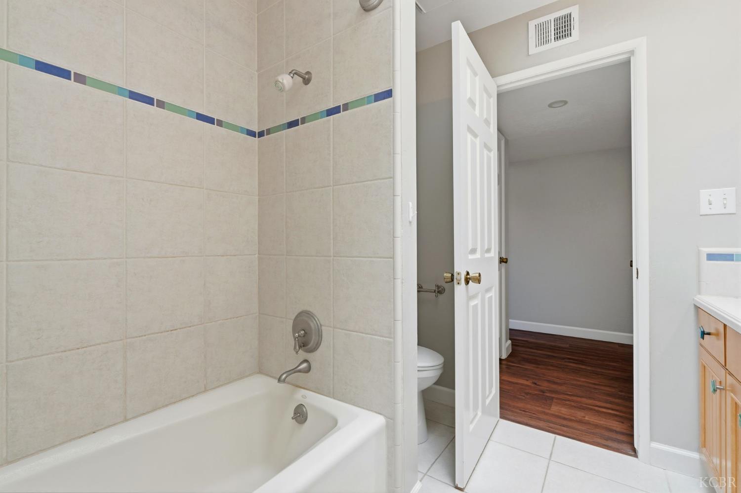 388 Timberline Ct, Hanford, CA 93230