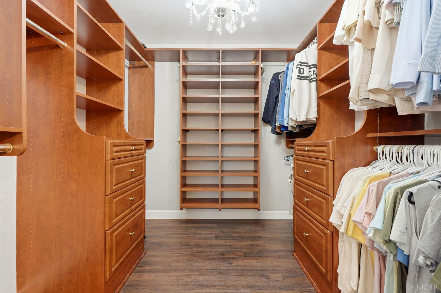 388 Timberline Ct, Hanford, CA 93230