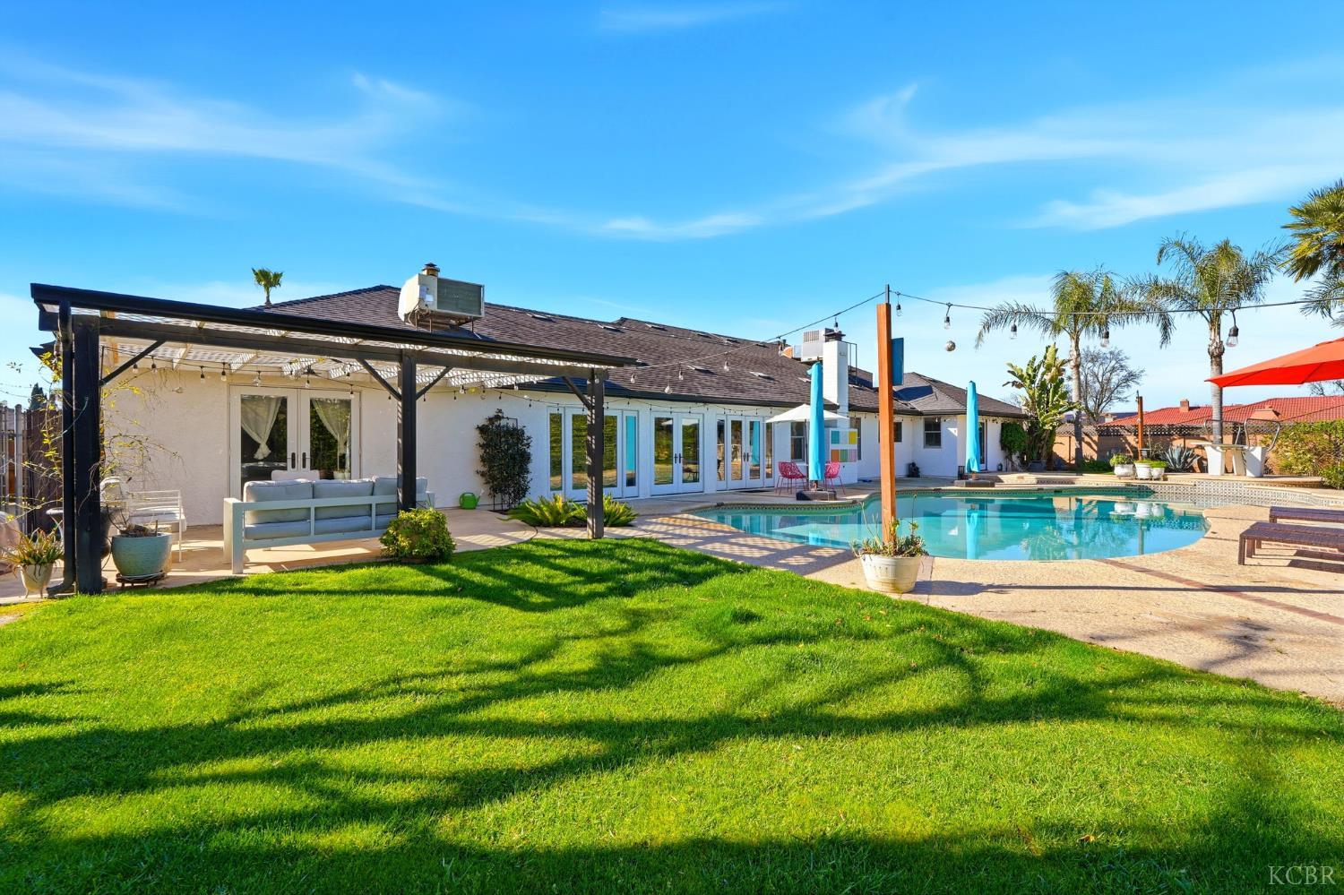 388 Timberline Ct, Hanford, CA 93230