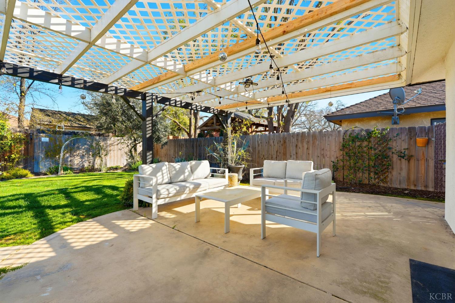 388 Timberline Ct, Hanford, CA 93230