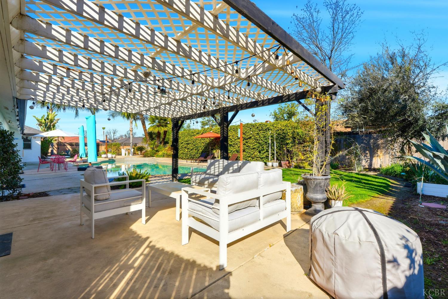 388 Timberline Ct, Hanford, CA 93230