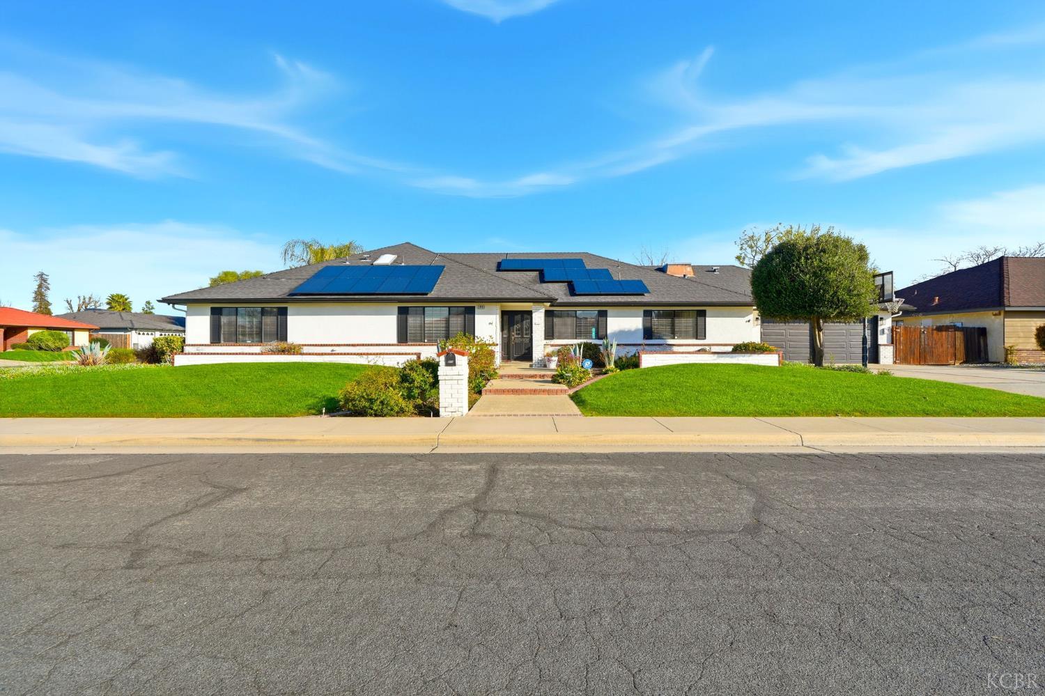 388 Timberline Ct, Hanford, CA 93230