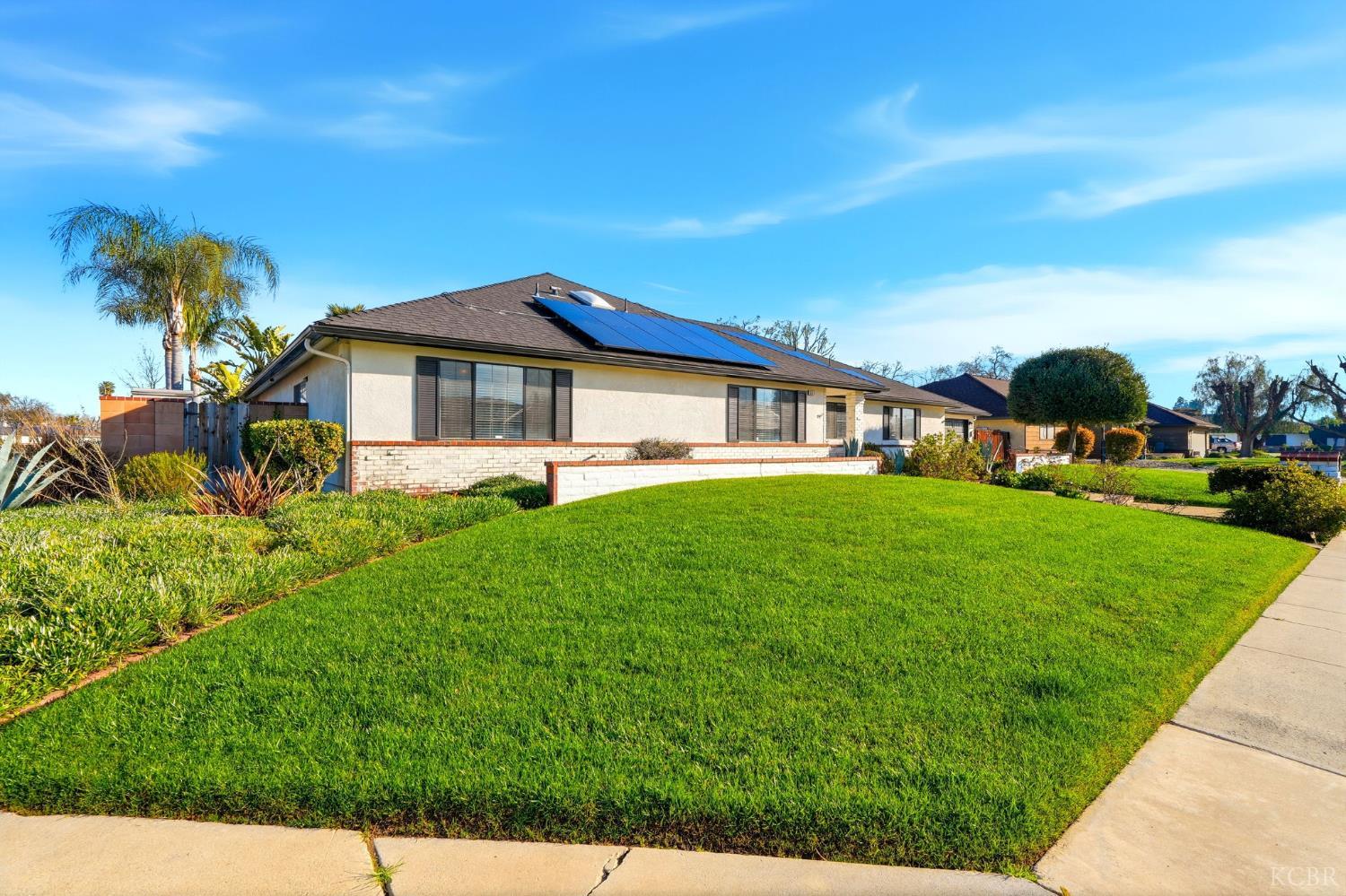 388 Timberline Ct, Hanford, CA 93230