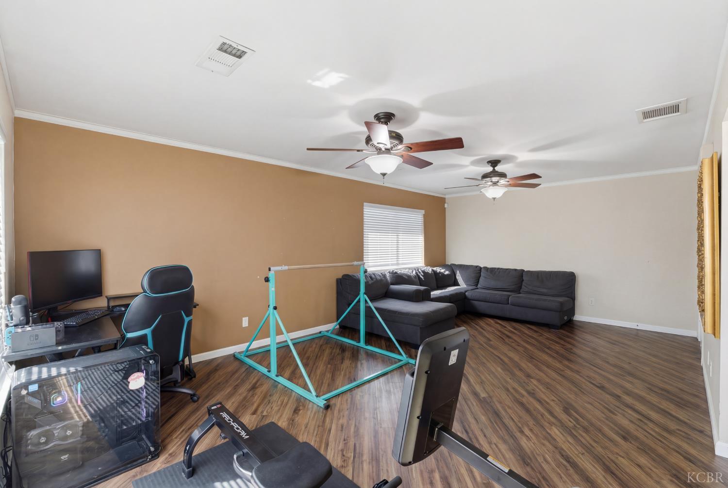 2116 N Woodridge Way, Hanford, CA 93230