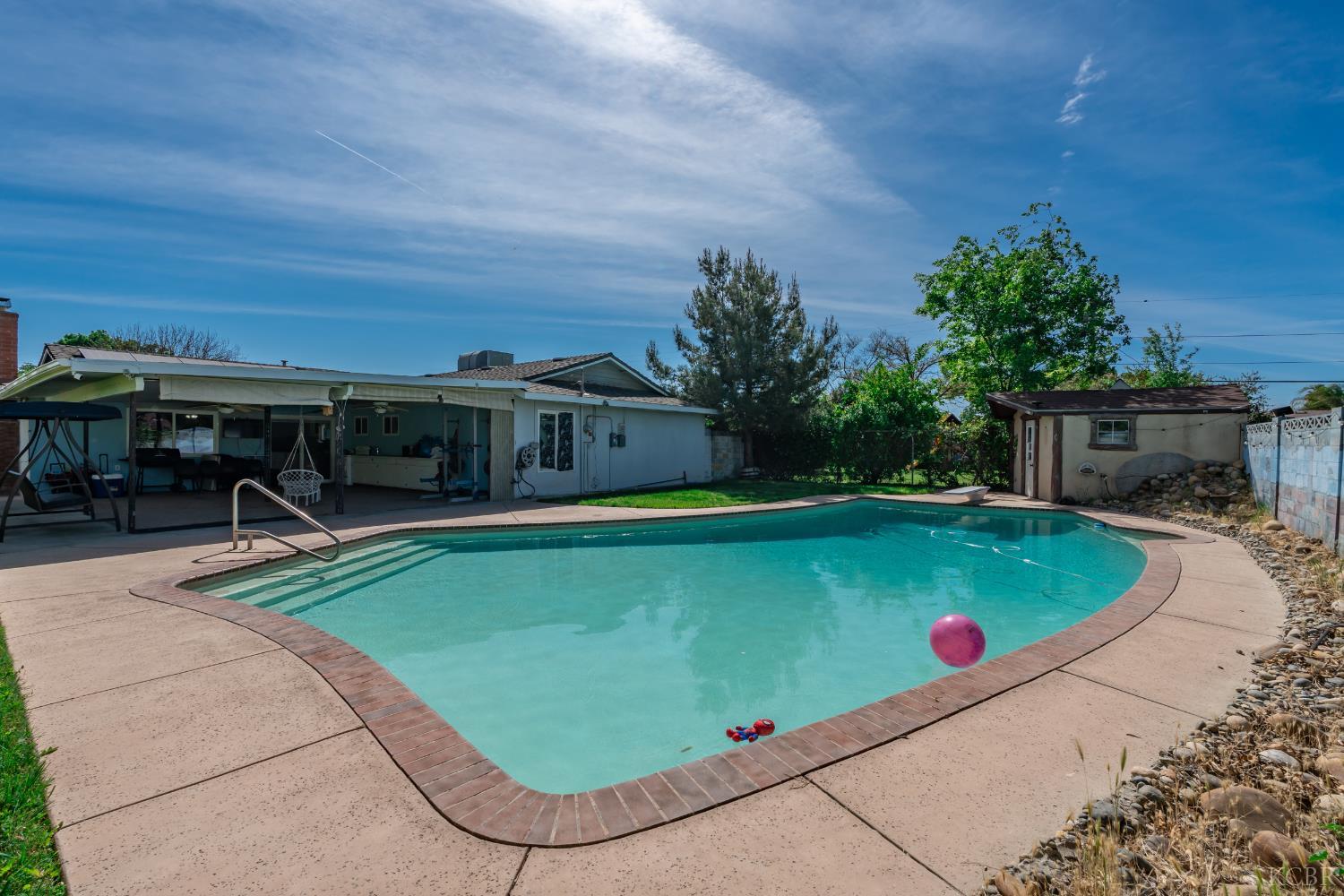 2116 N Woodridge Way, Hanford, CA 93230