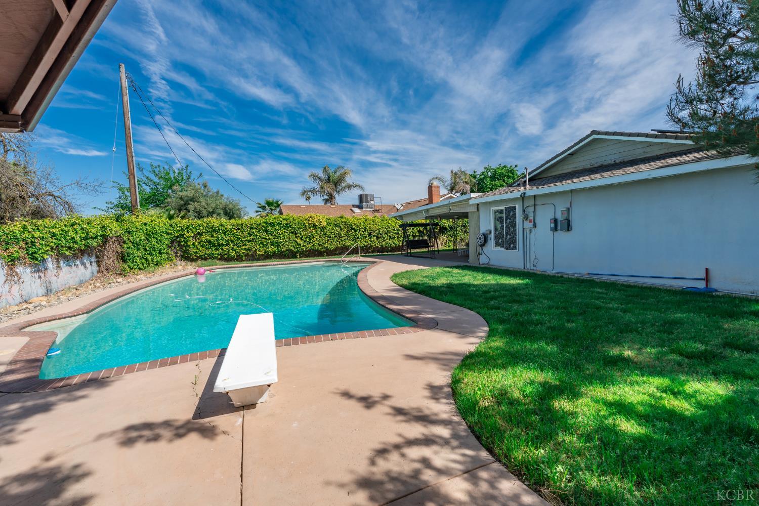 2116 N Woodridge Way, Hanford, CA 93230