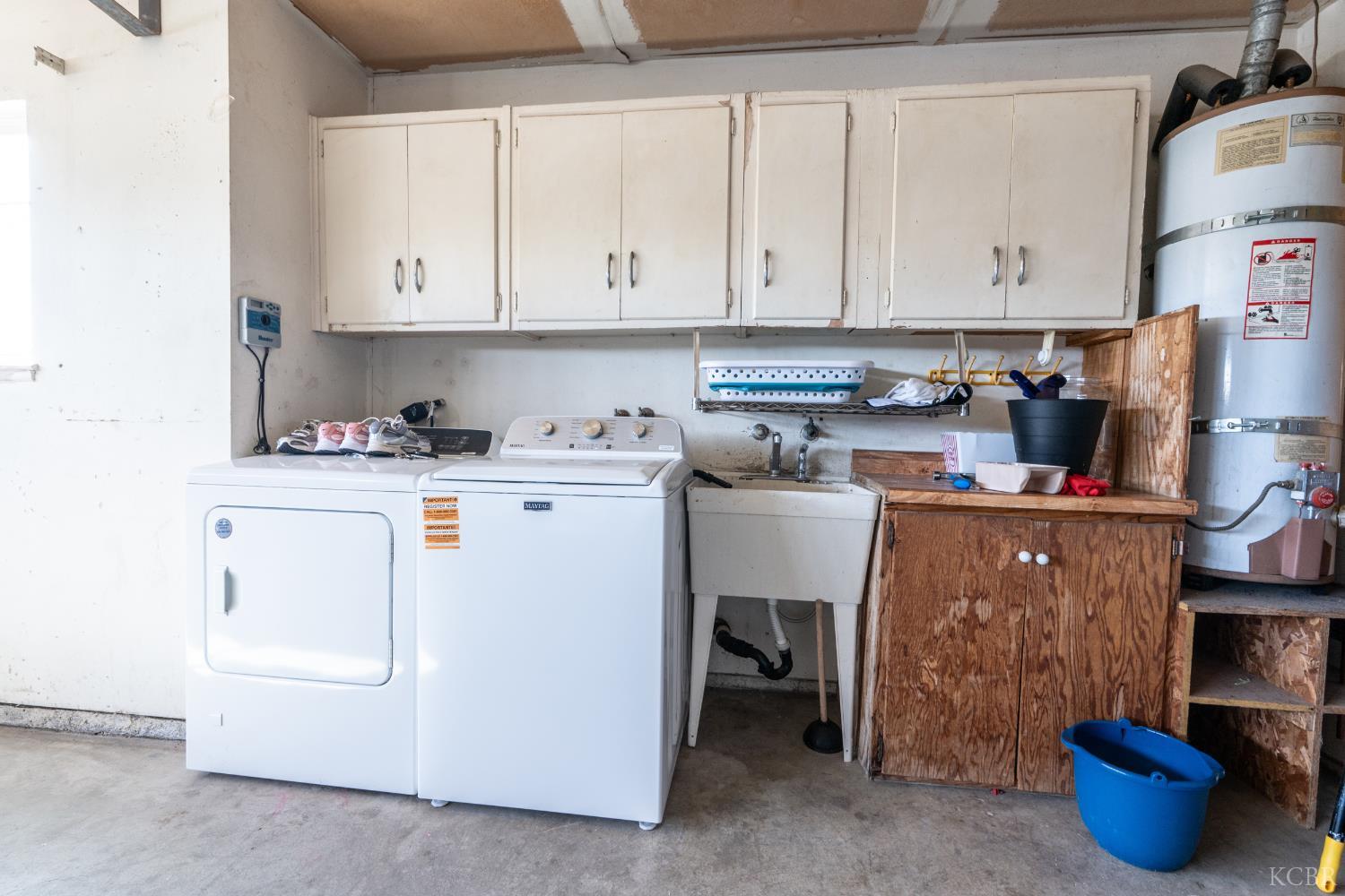 2116 N Woodridge Way, Hanford, CA 93230