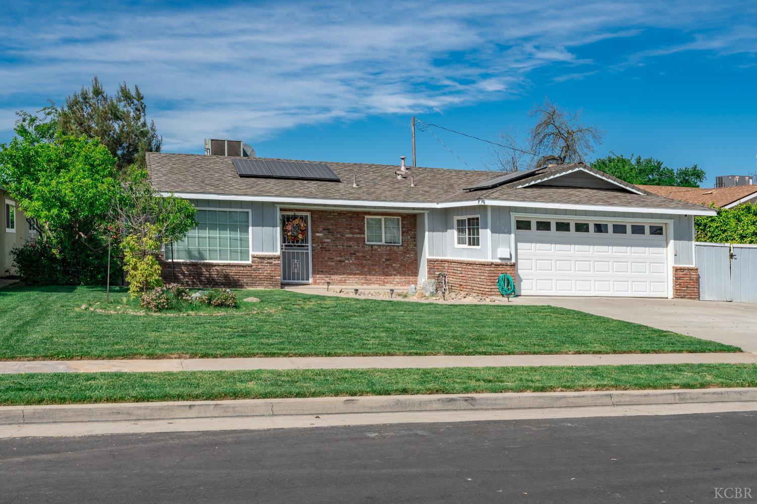 2116 N Woodridge Way, Hanford, CA 93230
