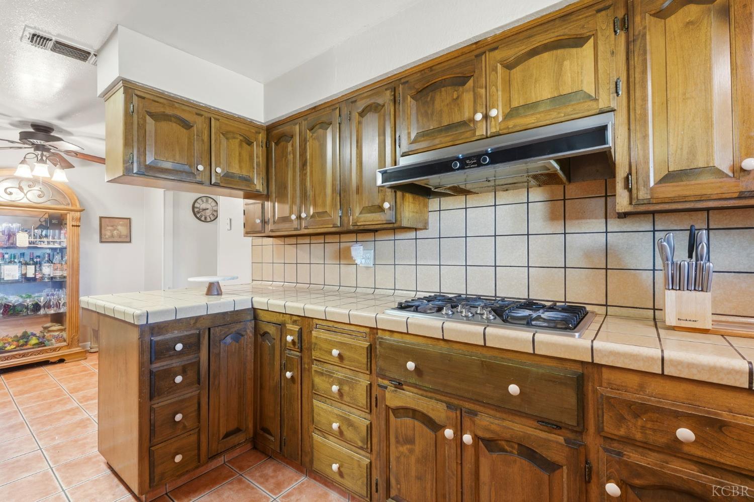 975 Salem Dr, Hanford, CA 93230