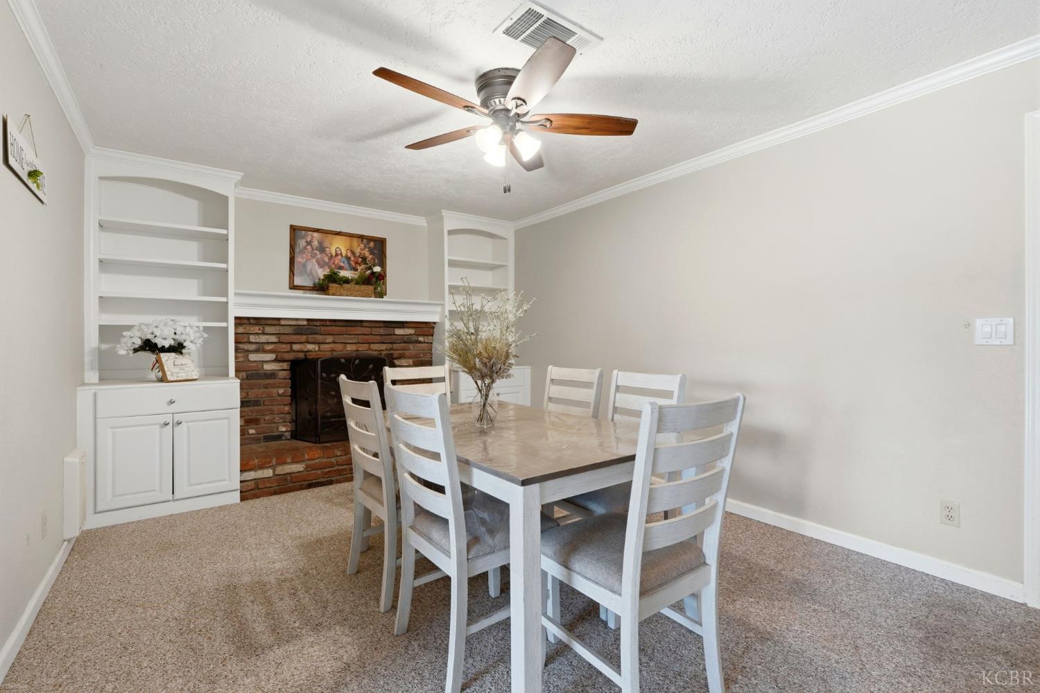 975 Salem Dr, Hanford, CA 93230