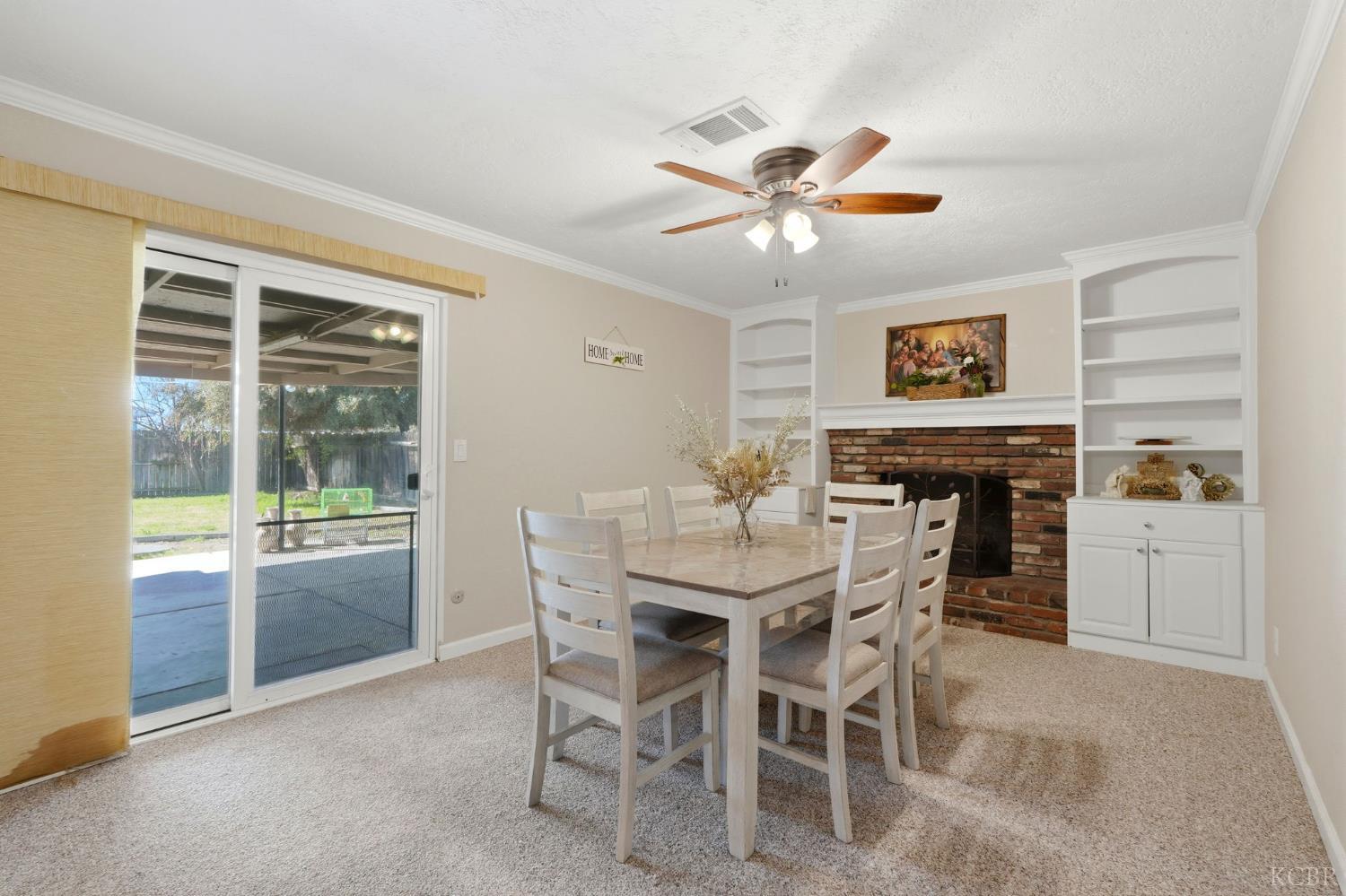 975 Salem Dr, Hanford, CA 93230