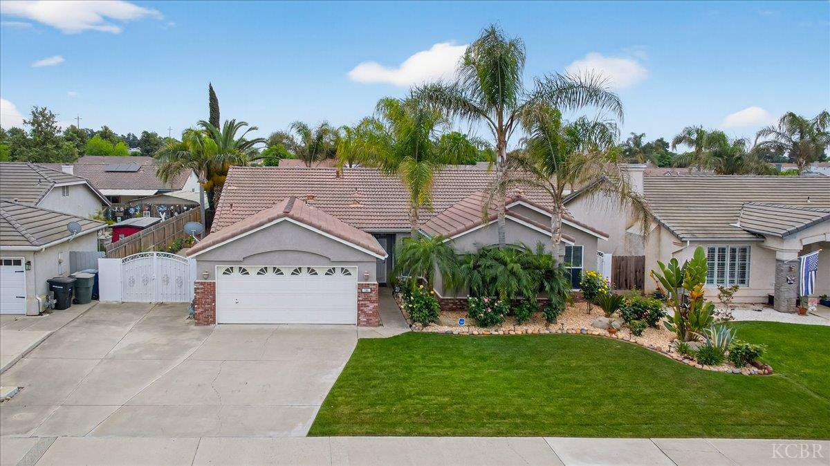 795 Northstar Dr, Hanford, CA 93230