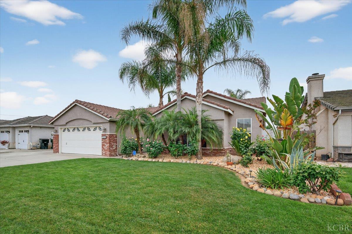 795 Northstar Dr, Hanford, CA 93230