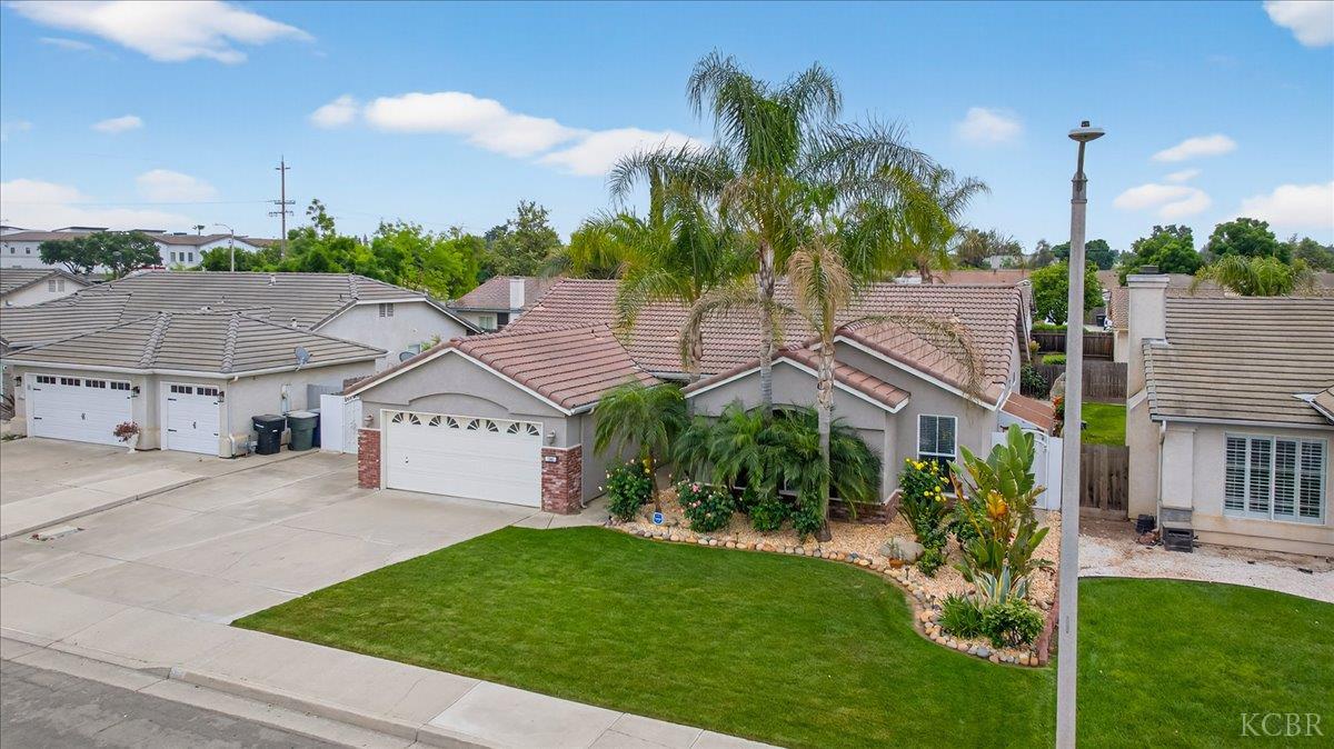 795 Northstar Dr, Hanford, CA 93230