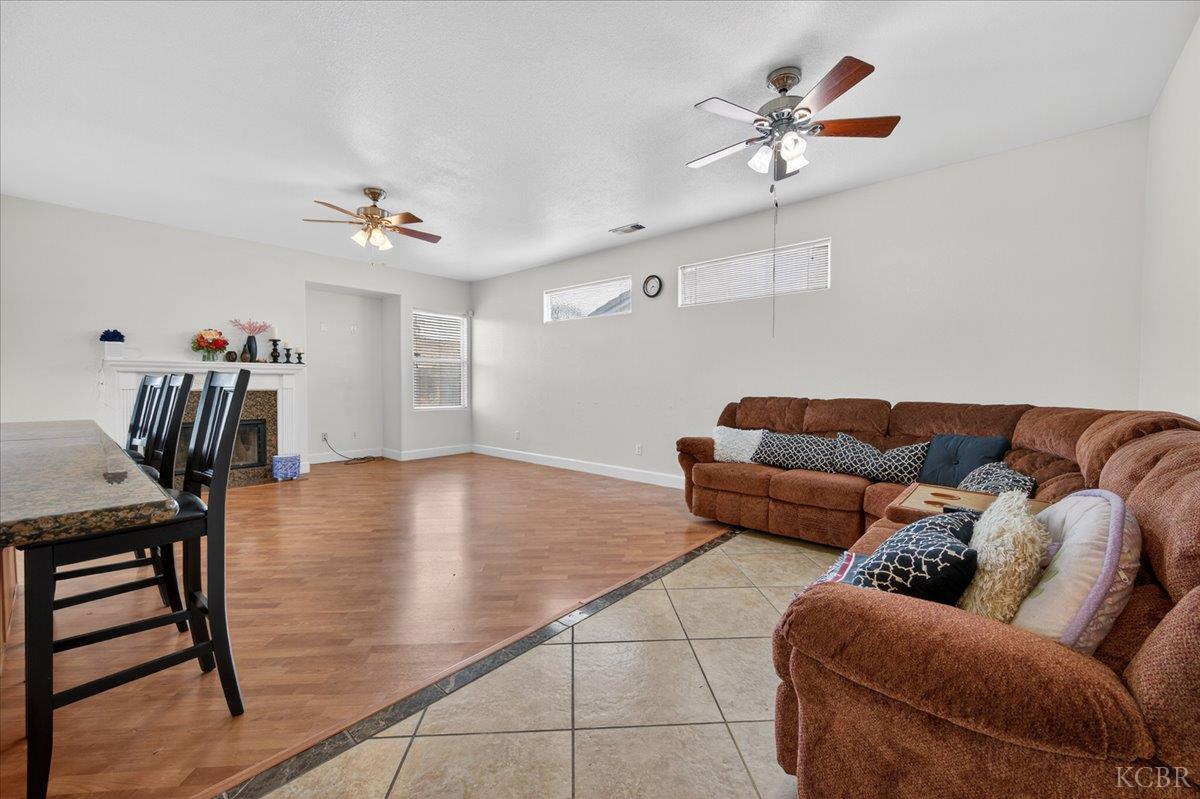 795 Northstar Dr, Hanford, CA 93230