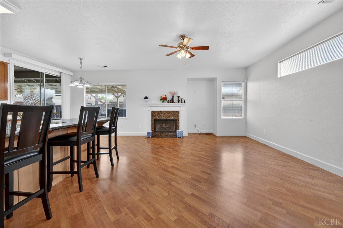 795 Northstar Dr, Hanford, CA 93230