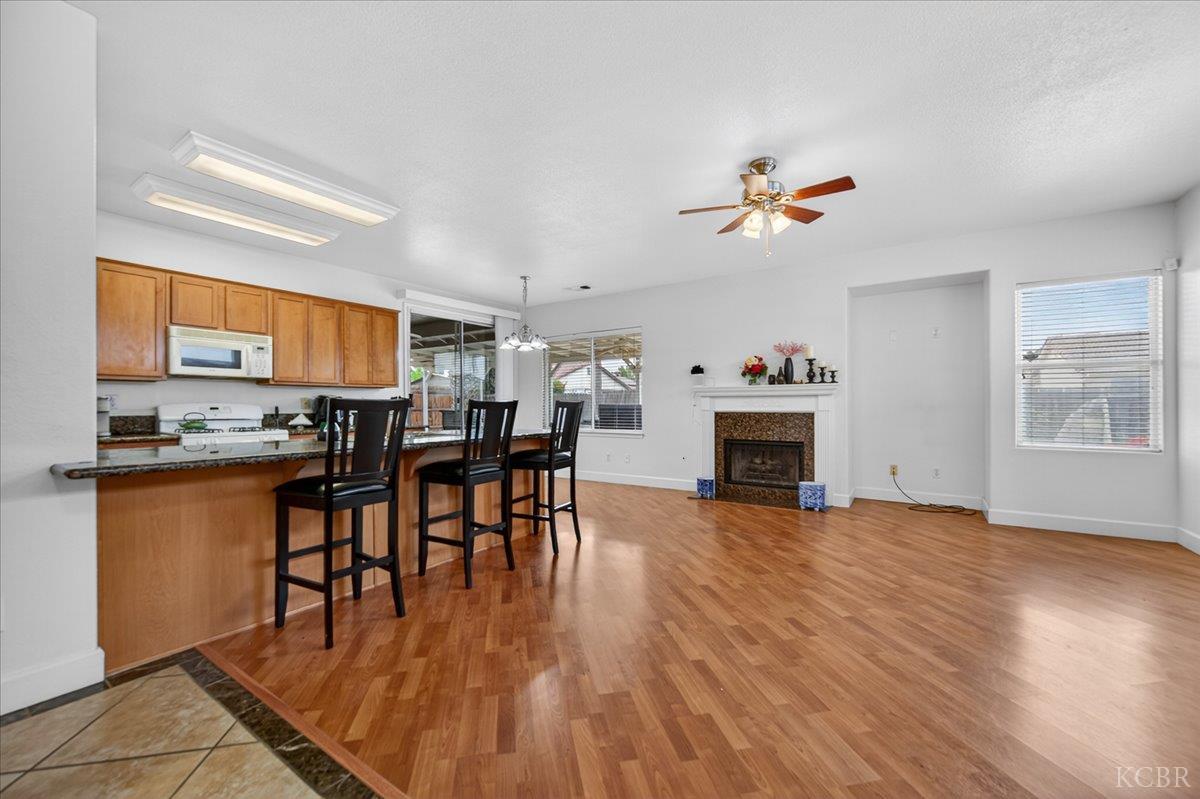 795 Northstar Dr, Hanford, CA 93230