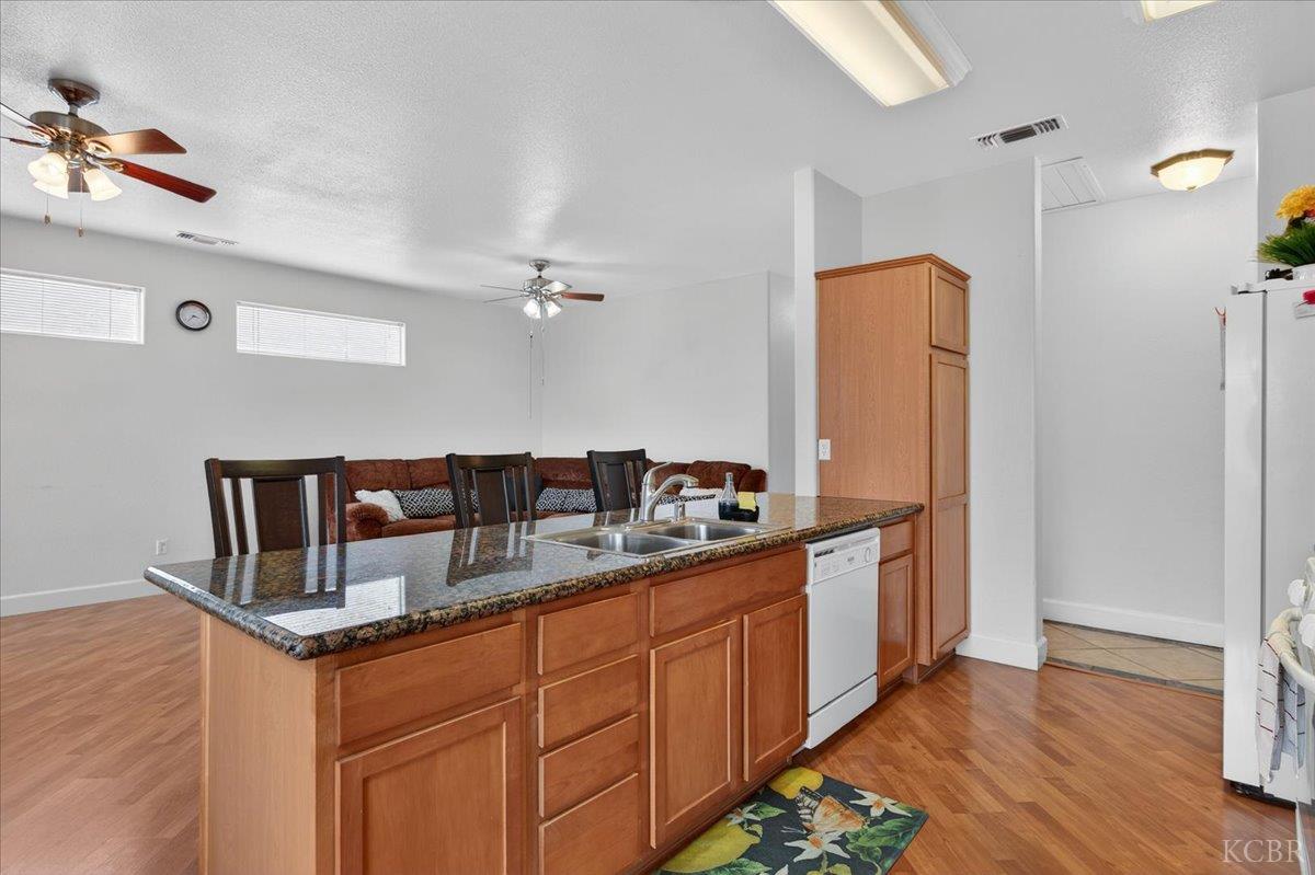 795 Northstar Dr, Hanford, CA 93230