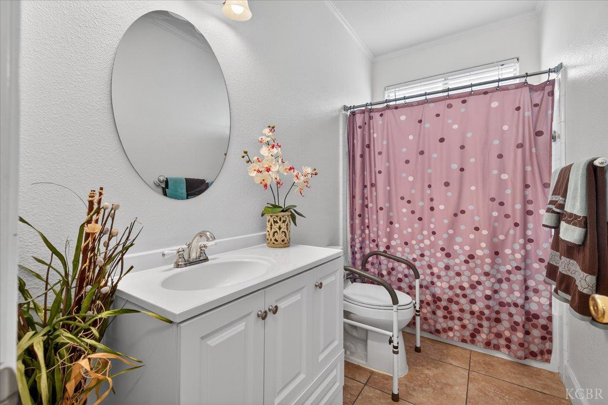 795 Northstar Dr, Hanford, CA 93230