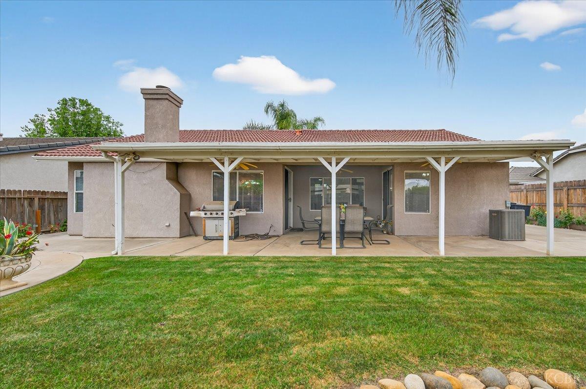 795 Northstar Dr, Hanford, CA 93230