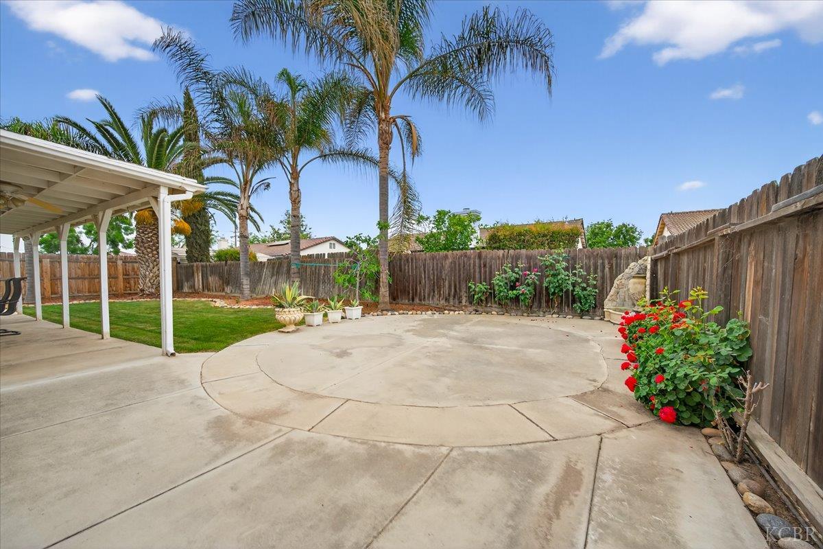 795 Northstar Dr, Hanford, CA 93230