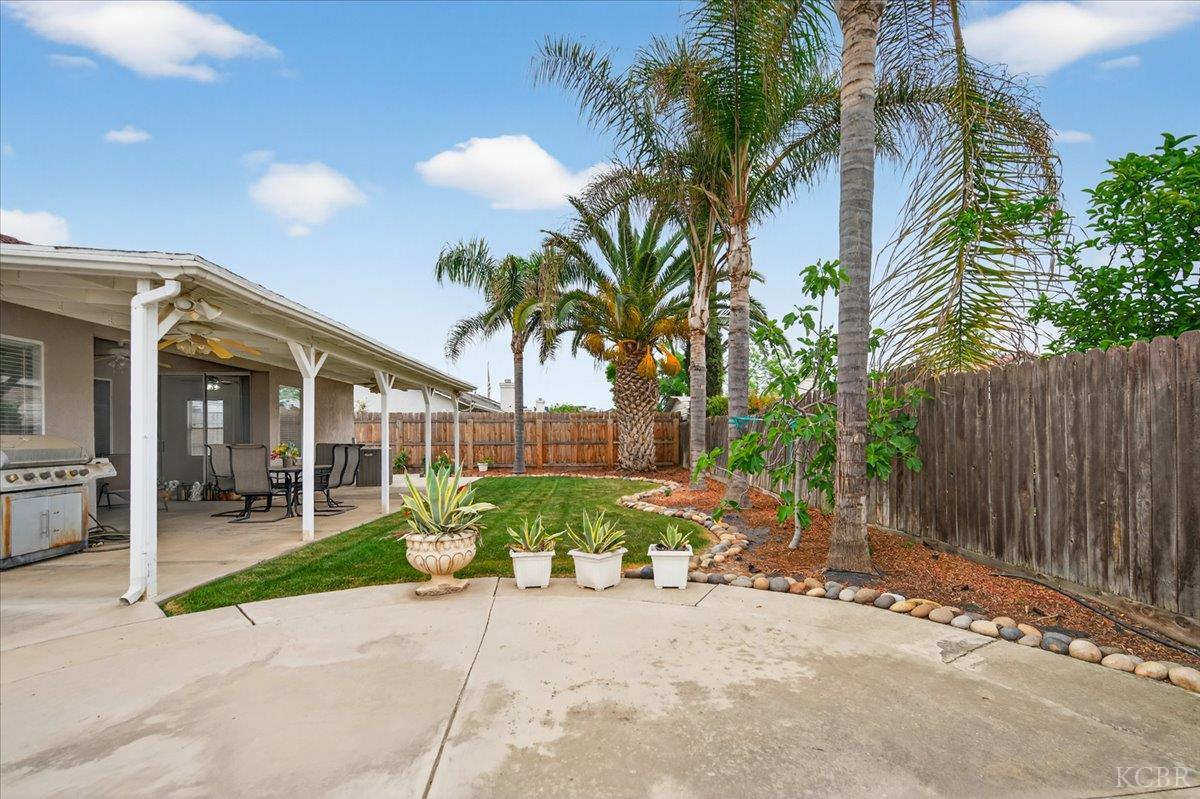 795 Northstar Dr, Hanford, CA 93230