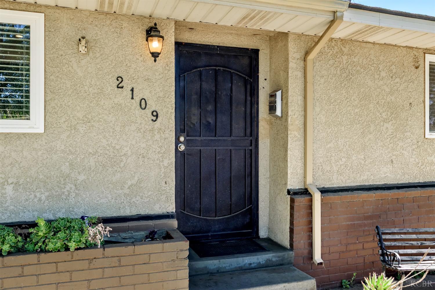 2109 N Kensington Way, Hanford, CA 93230