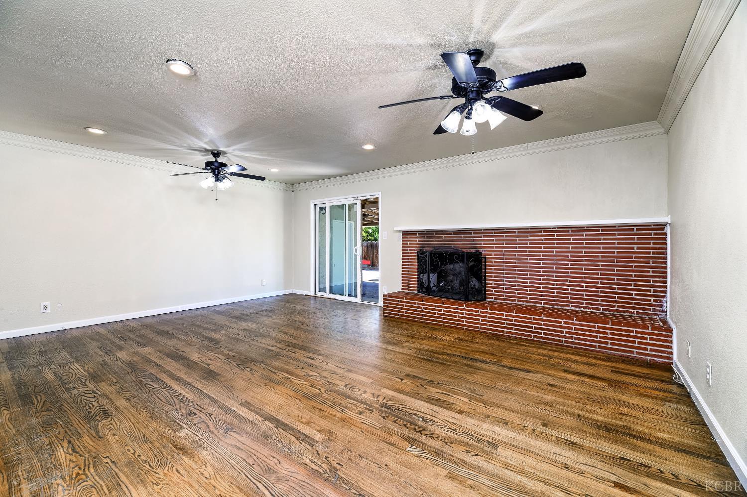 2109 N Kensington Way, Hanford, CA 93230