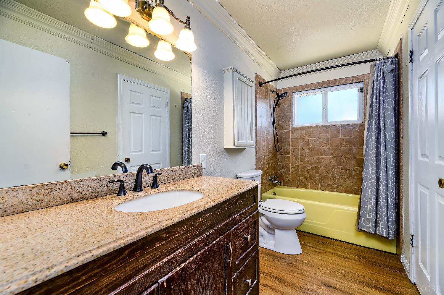 2109 N Kensington Way, Hanford, CA 93230