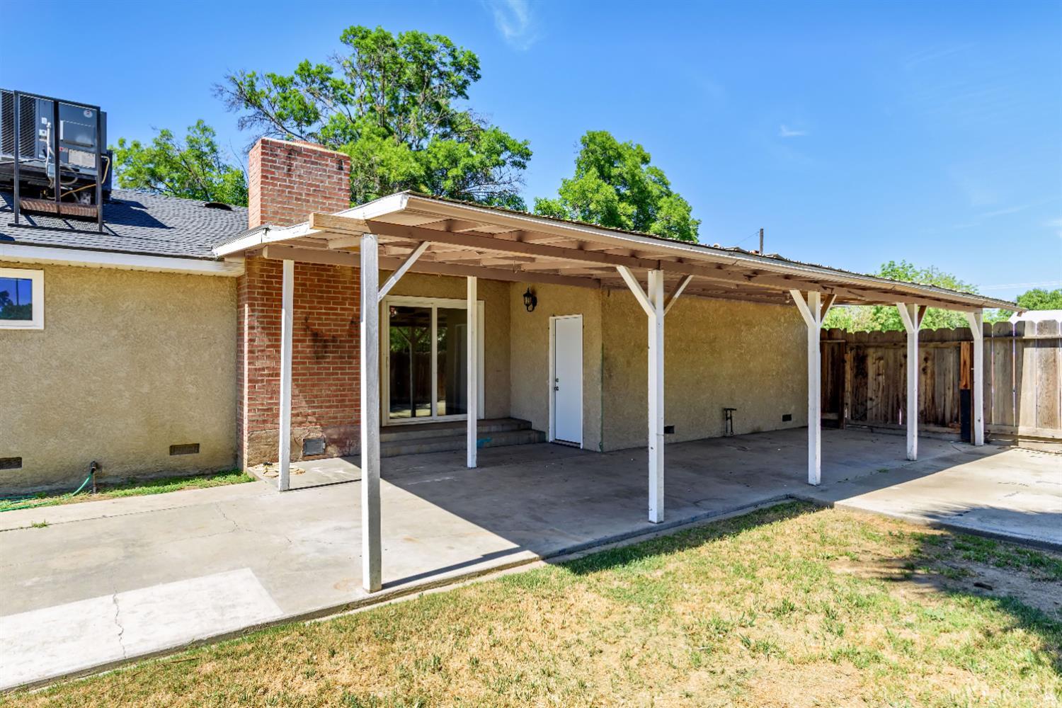 2109 N Kensington Way, Hanford, CA 93230