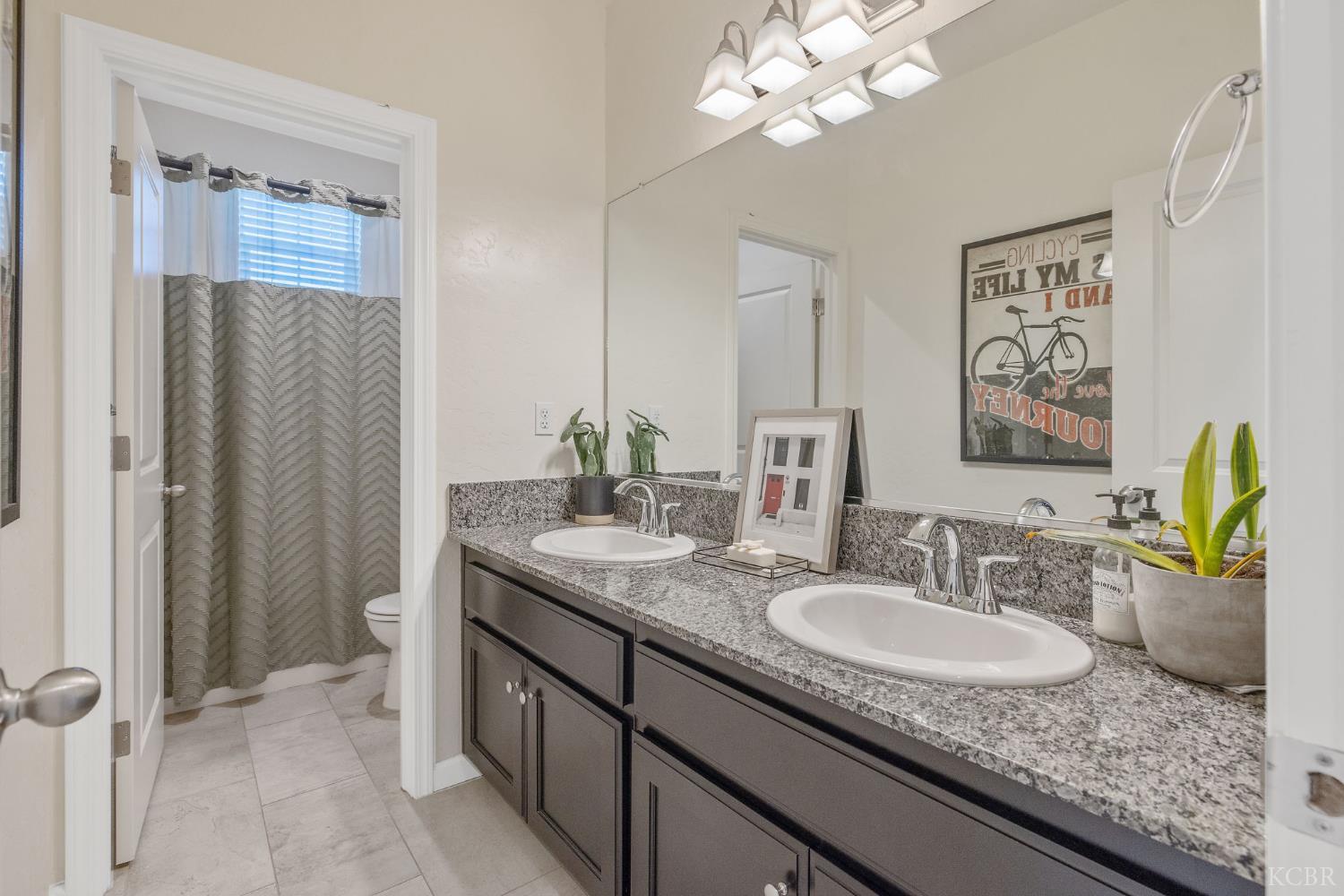 2223 Madeline Dr, Hanford, CA 93230