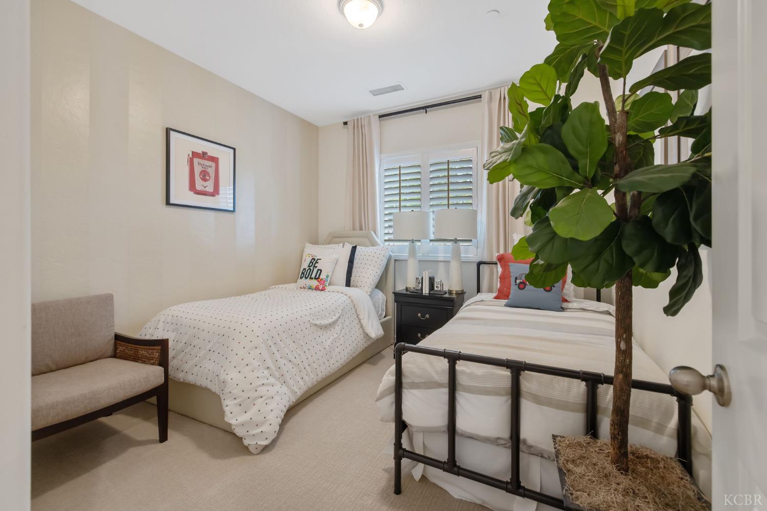 2223 Madeline Dr, Hanford, CA 93230