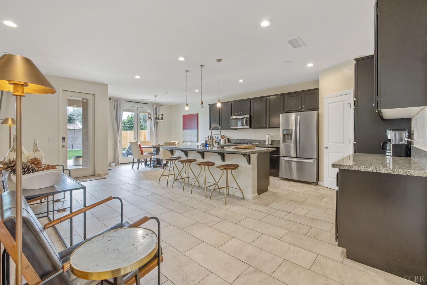 2223 Madeline Dr, Hanford, CA 93230