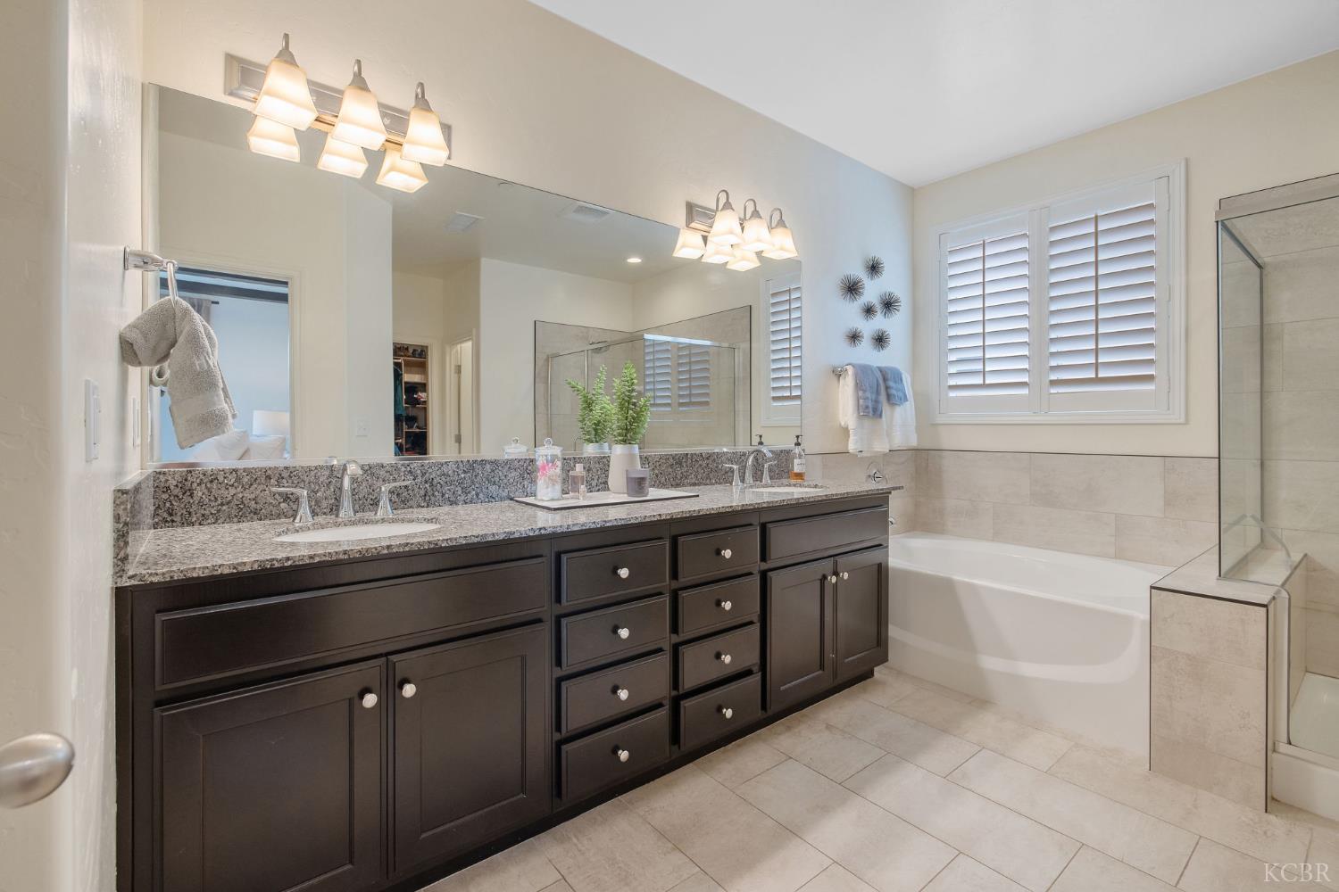 2223 Madeline Dr, Hanford, CA 93230