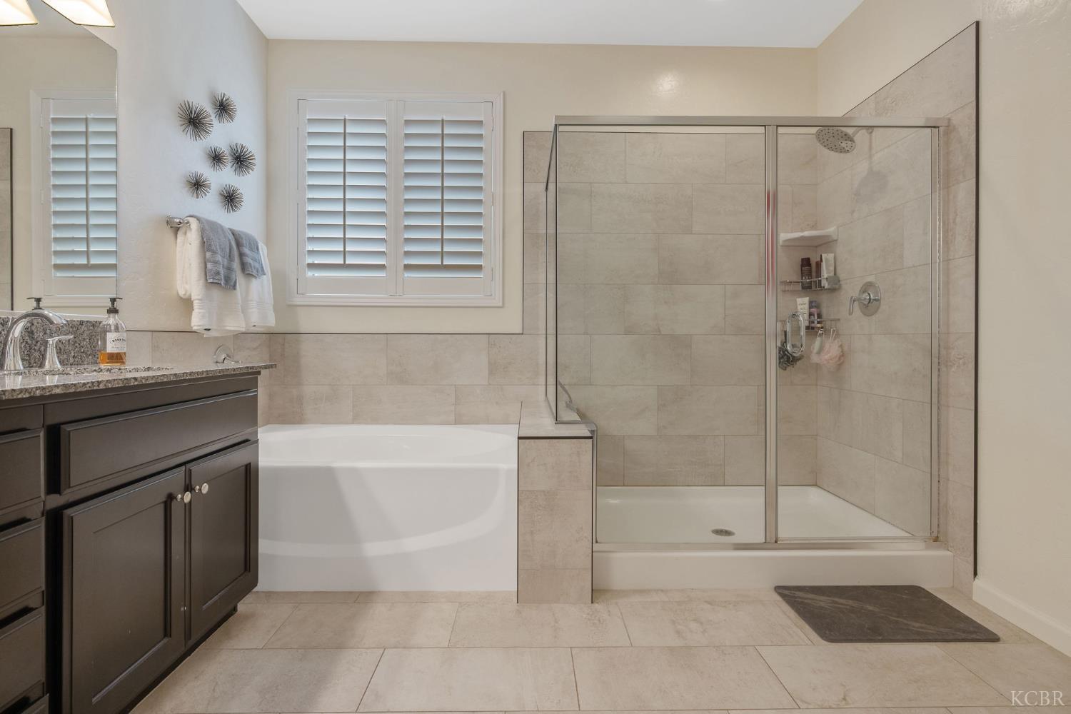 2223 Madeline Dr, Hanford, CA 93230