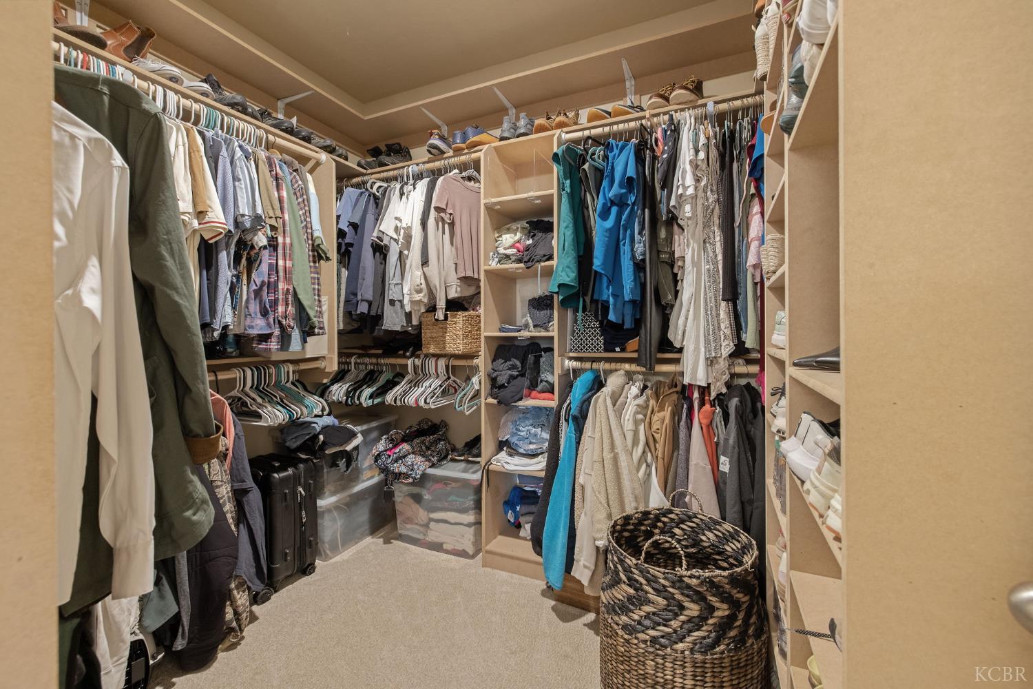 2223 Madeline Dr, Hanford, CA 93230