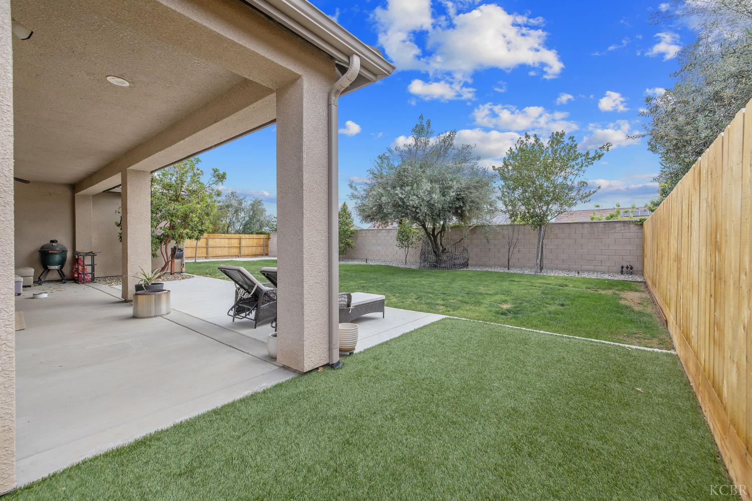 2223 Madeline Dr, Hanford, CA 93230