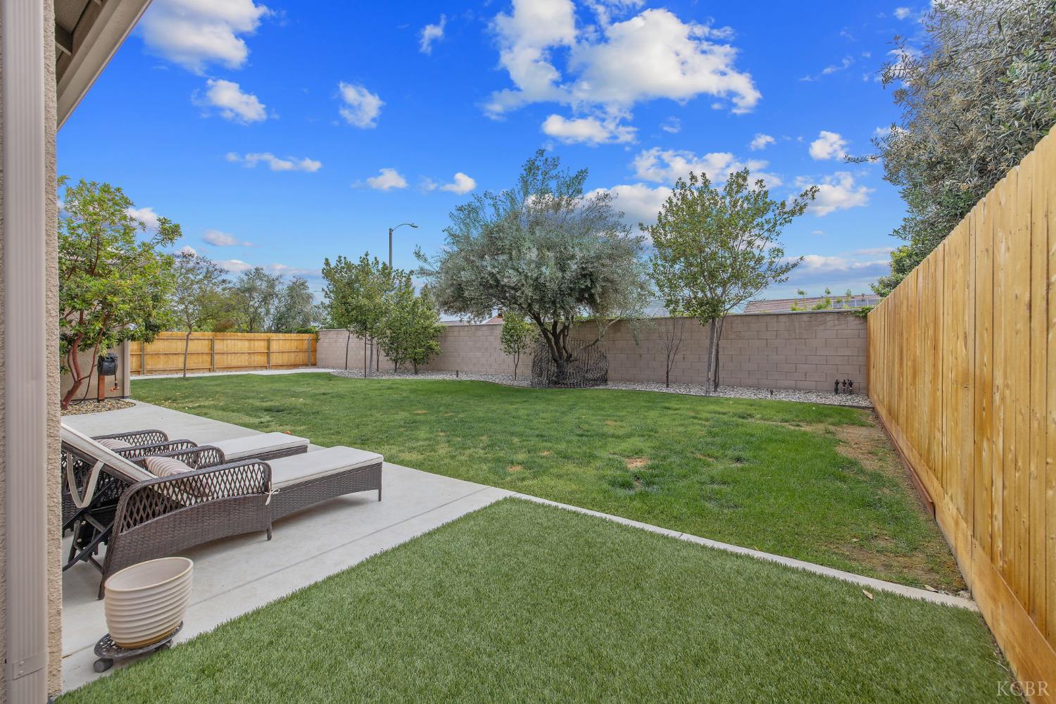 2223 Madeline Dr, Hanford, CA 93230