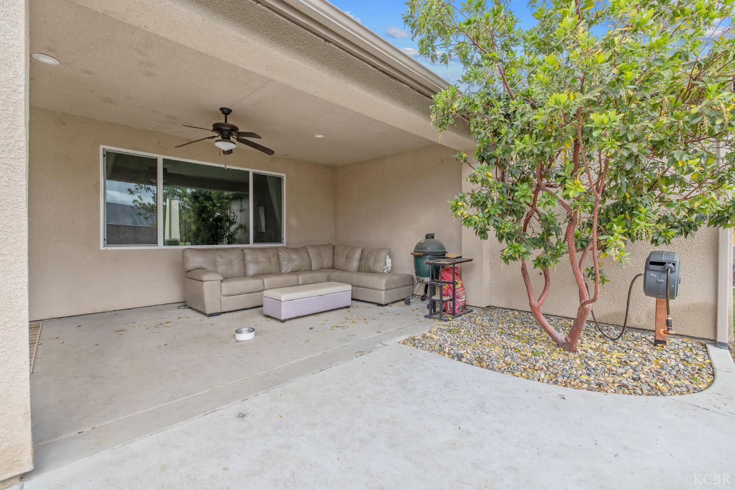 2223 Madeline Dr, Hanford, CA 93230