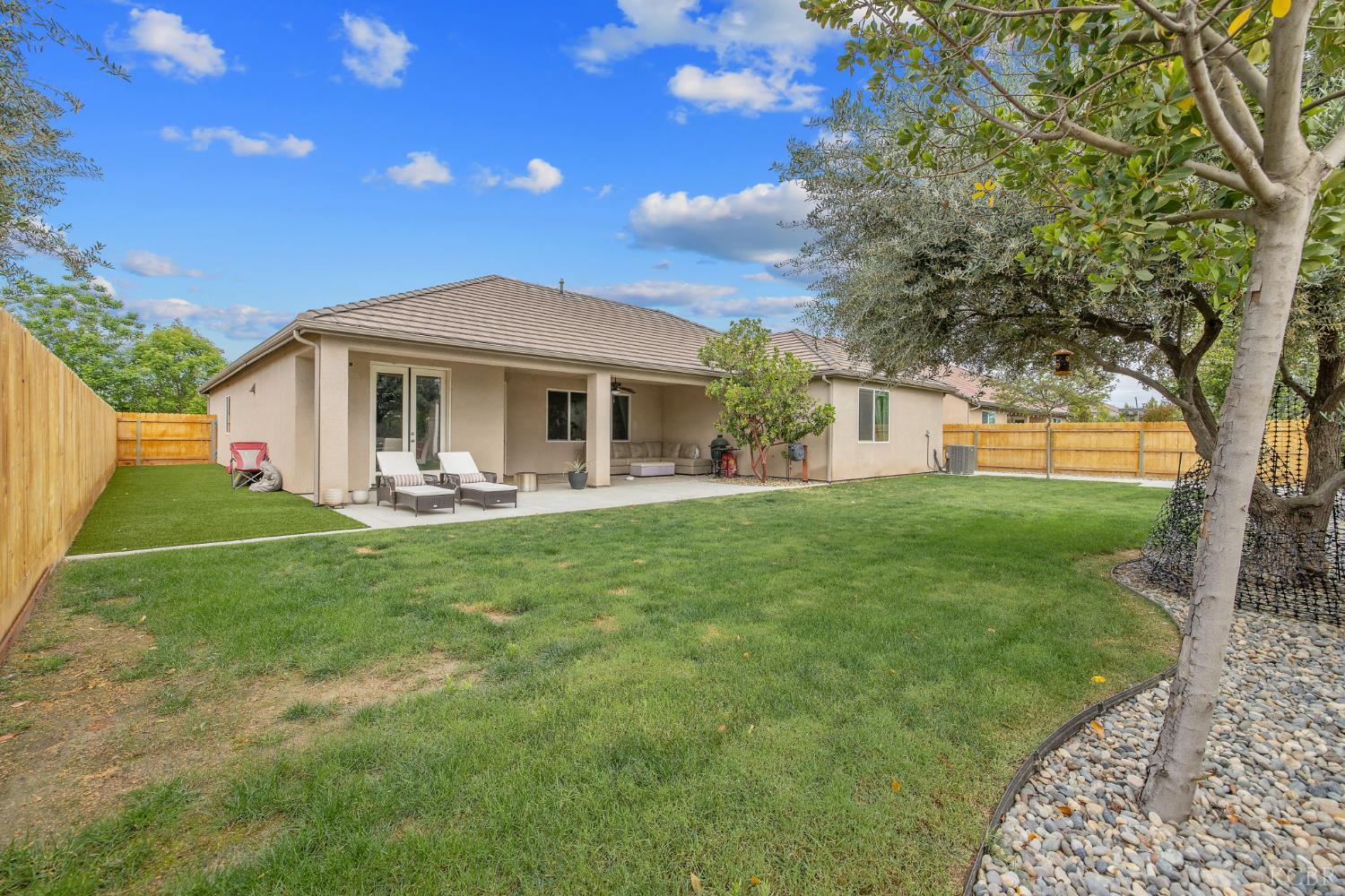 2223 Madeline Dr, Hanford, CA 93230
