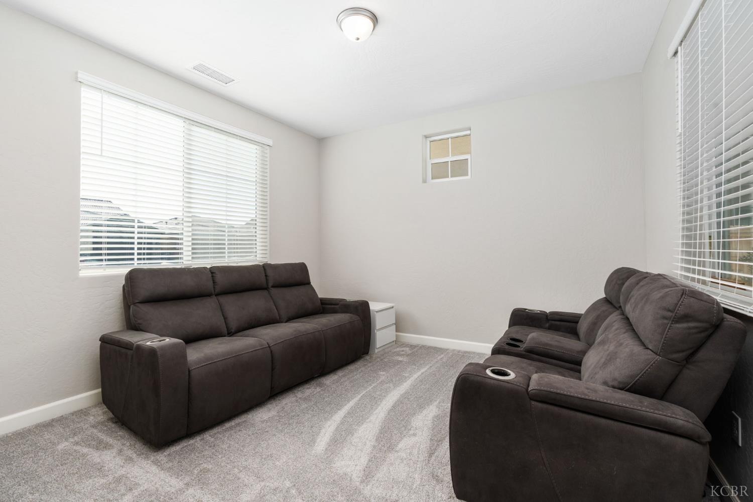 2124 Cortner St, Hanford, CA 93230