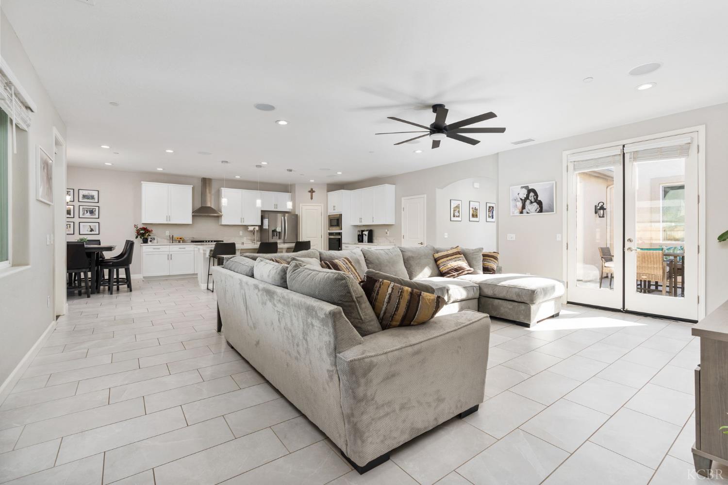 2124 Cortner St, Hanford, CA 93230